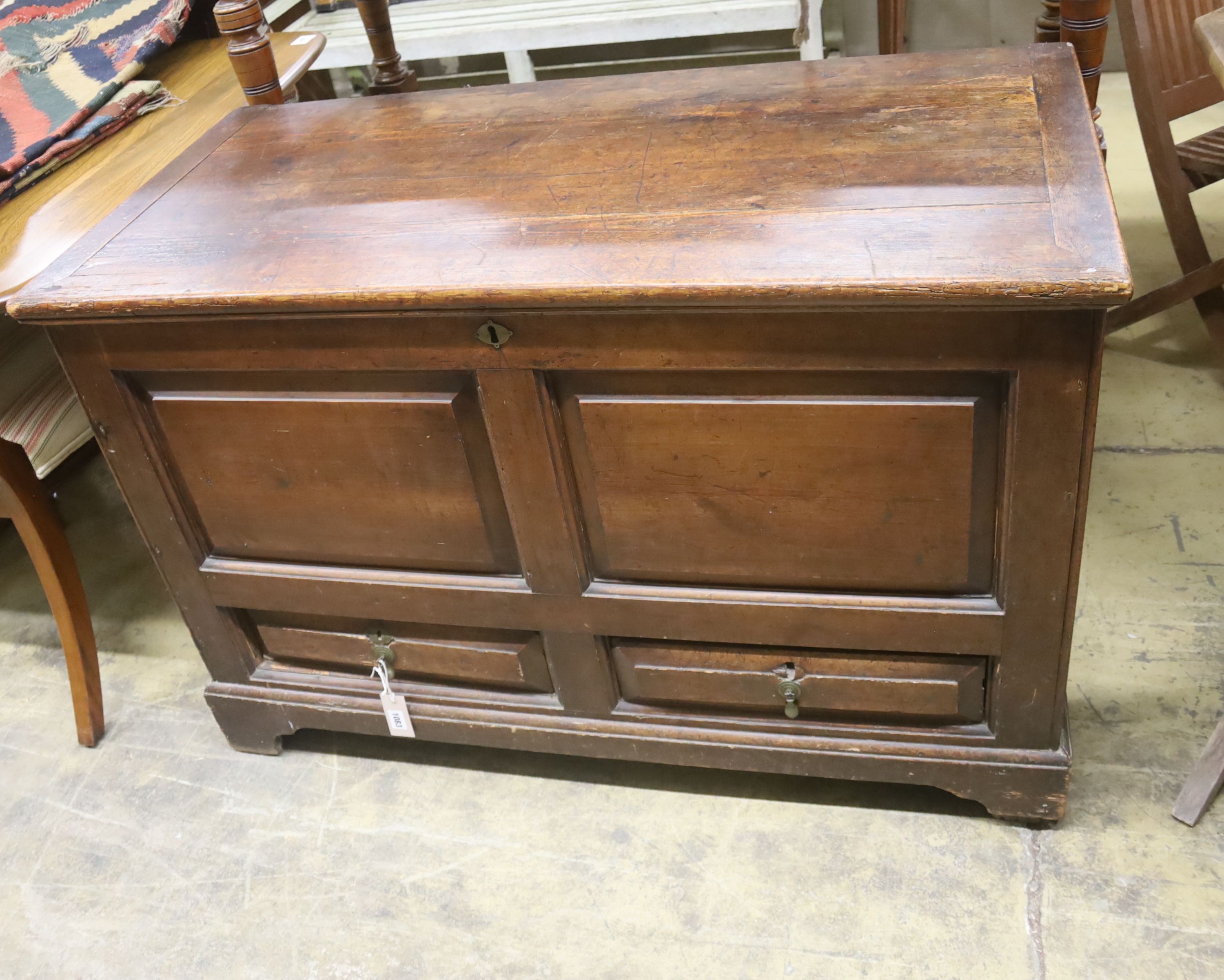 An 18th century pine mule chest, length 115cm, depth 57cm, height 76cm